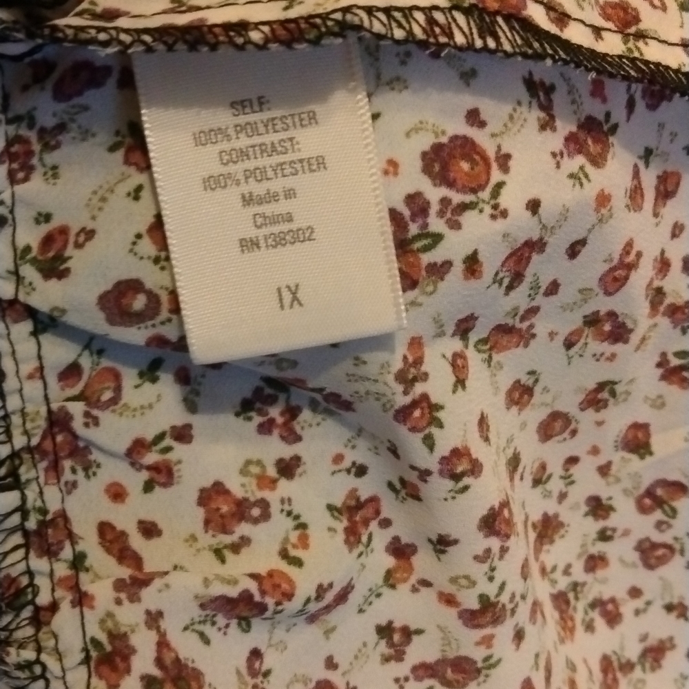 Plus Size Top - Picture 5 of 6